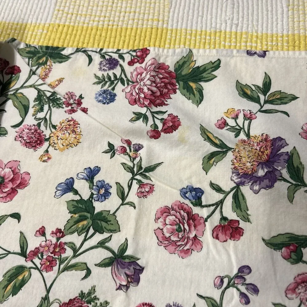 Vintage 1980s 1990s WILTON COURT floral print / strawberry Cotton Table Napkin